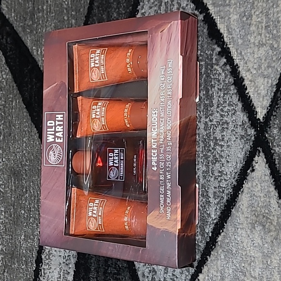 WILD EARTH 🌎 4 PIECE GIFT SET - Picture 1 of 11